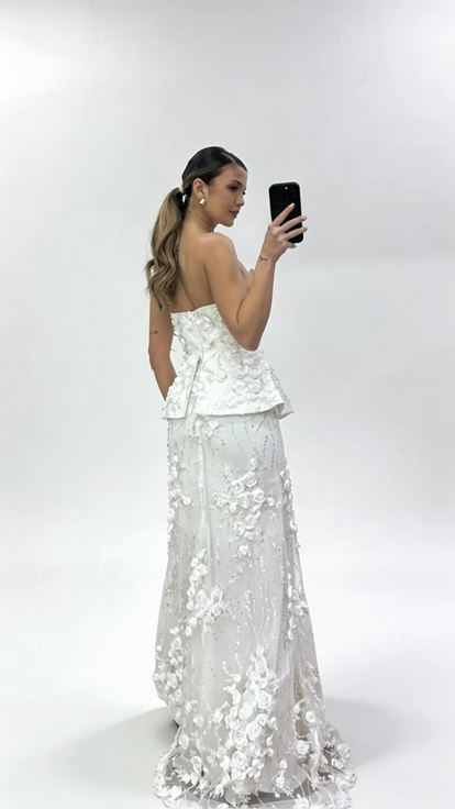 Beyaz Peplum Kesim Çiçek İşlemeli Straplez Abiye Elbise