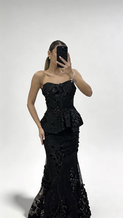 Siyah Peplum Kesim Çiçek İşlemeli Straplez Abiye Elbise