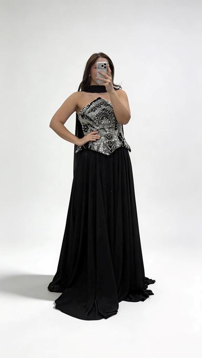 فستان سهرة من الشيفون بدون حمالات مزين باللؤلؤ الأسود، بمقاسات كبيرة