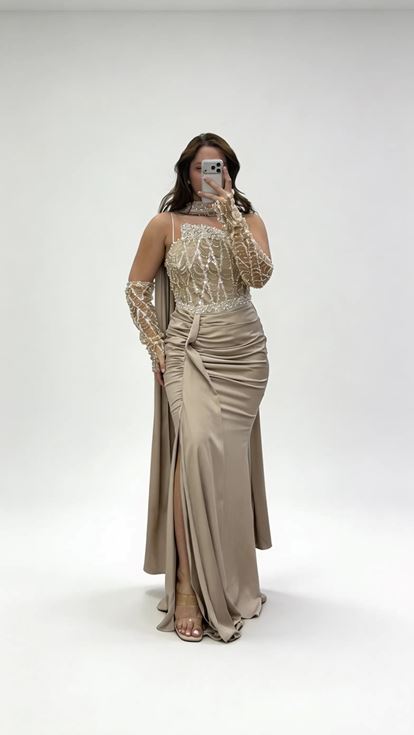 فستان سهرة ذهبي بمقاسات كبيرة مع ياقة برباط شال وتنورة منسدلة