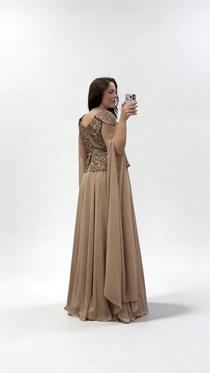 فستان سهرة بني اللون مزين بالترتر بأكمام واسعة ومقاسات كبيرة