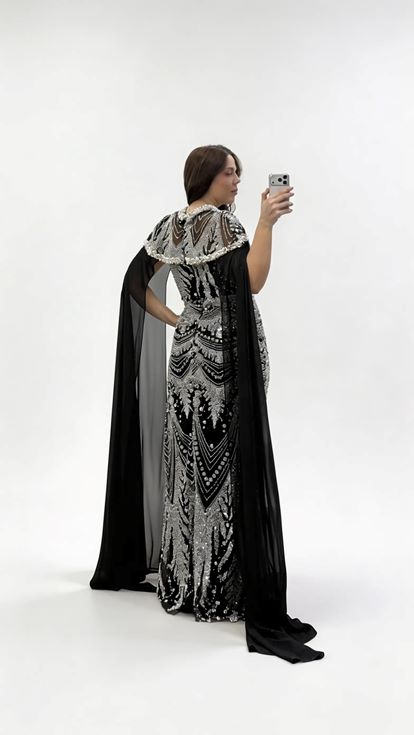 فستان سهرة أسود طويل بتصميم غير متماثل بدون حمالات، مقاسات كبيرة