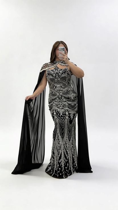 فستان سهرة أسود طويل بتصميم غير متماثل بدون حمالات، مقاسات كبيرة