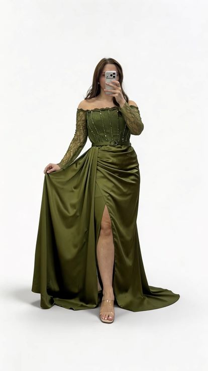 فستان سهرة من الساتان بمقاسات كبيرة، بلون الكاكي، بياقة قارب وحزام وأكمام دانتيل، مصنوع من الساتان 