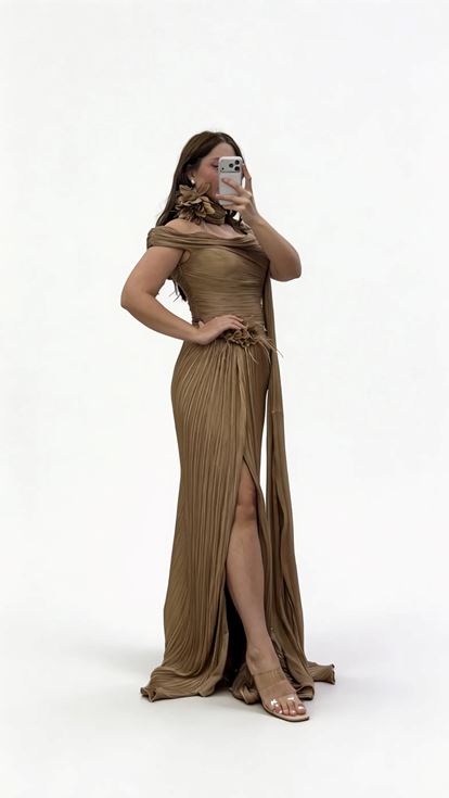 فستان سهرة طويل بياقة ذهبية مزين بتطريزات زهرية مطوية، مقاسات كبيرة