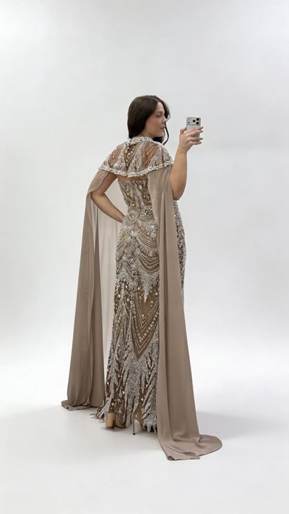 فستان سهرة بني طويل بدون حمالات بتصميم غير متماثل، مقاسات كبيرة