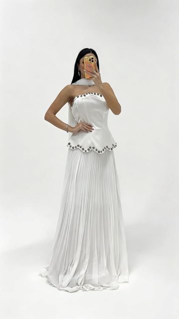 Trägerloses plissiertes Abendkleid aus Knochen