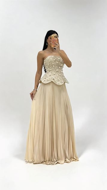 Knochenförmiges Oberteil perlenbesetztes plissiertes trägerloses Abendkleid