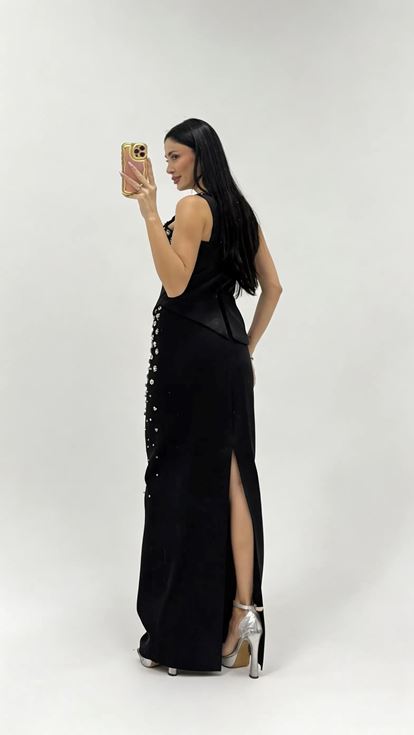 Schwarzes  trägerloses Abendkleid mit Strassverzierungen