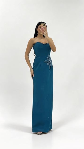 Petrolfarbenes trägerloses verziertes Abendkleid mit Blumenmuster