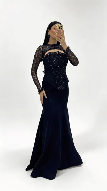 Vestido de noche azul marino con efecto encaje y detalle de corsé