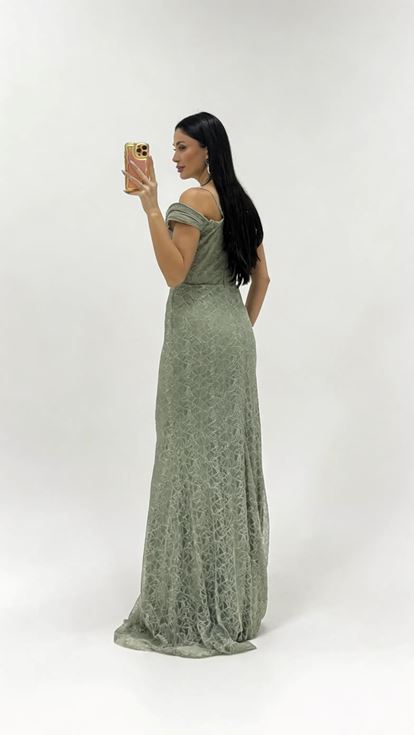 فستان سهرة من الدانتيل الجيبور بلون الكاكي مكشوف الكتفين