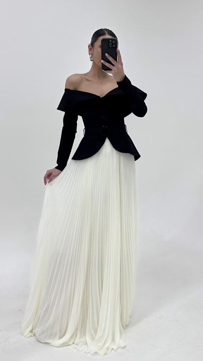 Schwarz weißes  langärmeliges  gegürtetes  plissiertes Abendkleid