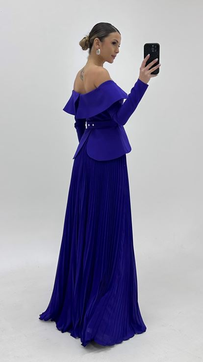 Lila  langärmeliges  gegürtetes  plissiertes Abendkleid