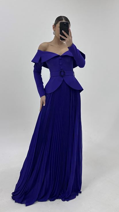 Lila  langärmeliges  gegürtetes  plissiertes Abendkleid