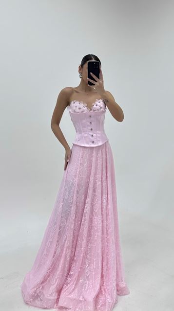 Rosa Abendkleid mit Blumenmuster und Korsett