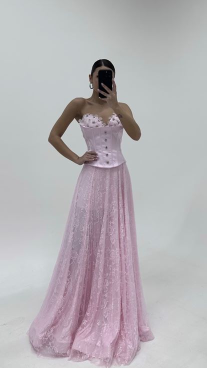 فستان سهرة كورسيه مزين بالورود الوردية