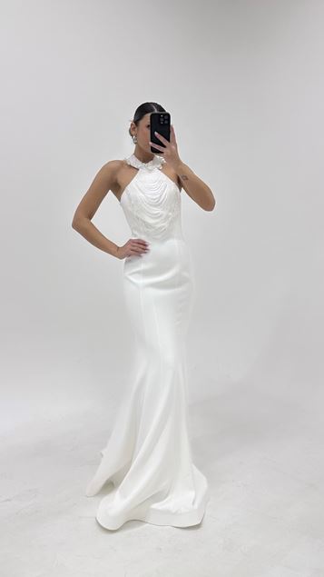 Robe de soirée sirène à encolure ornée de perles d'os