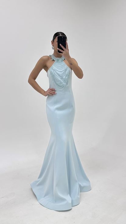 فستان سهرة حورية البحر بلون النعناع مع ياقة مطرزة بالخرز