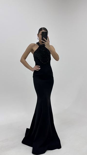 Robe de soirée sirène noire à encolure perlée