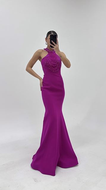 Robe de soirée sirène fuchsia à encolure perlée