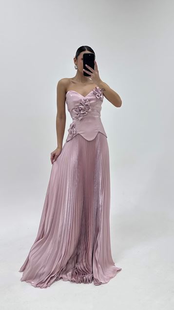 Puderrosa plissiertes SatinAbendkleid