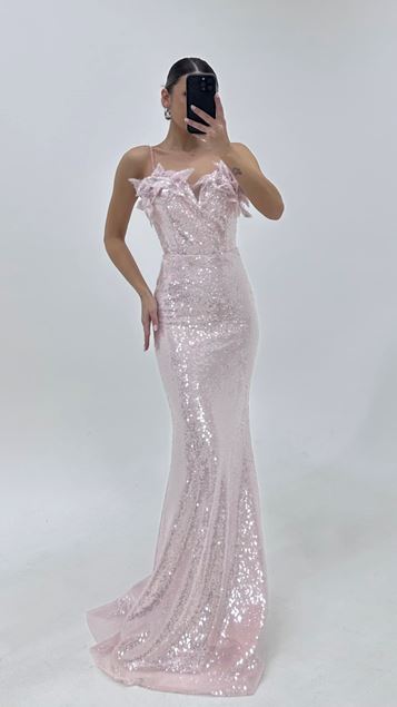 Robe de soirée rose poudré à sequins et détails floraux
