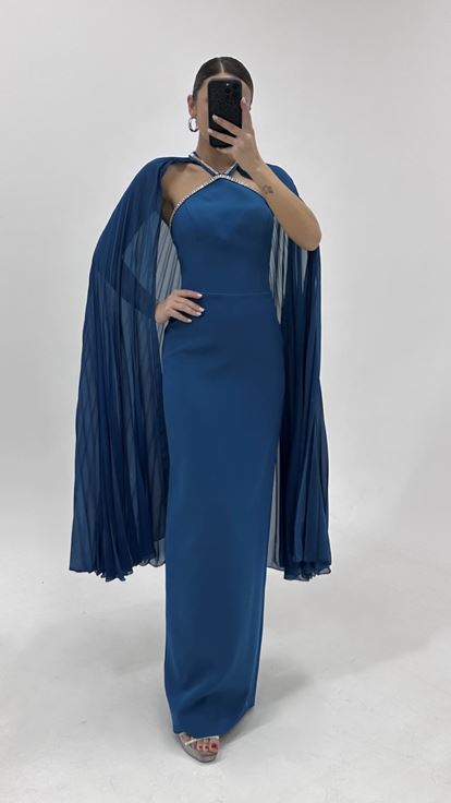 فستان سهرة بتروليوم كيب بنسل