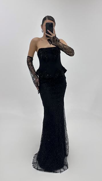 Abito da sera nero trasparente in pizzo senza spalline