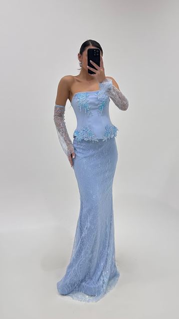 Abito da sera blu trasparente in pizzo senza spalline