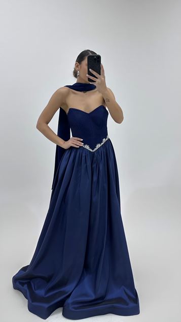 Abito da sera senza spalline stile principessa blu navy