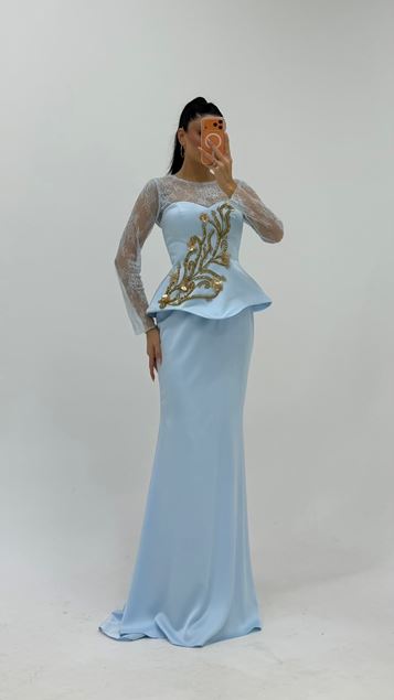 Abito da sera senza spalline con stampa floreale blu e oro