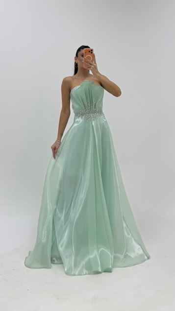 Abendkleid İn Mintgrün Mit Drapiertem  Ausgestelltem Rock