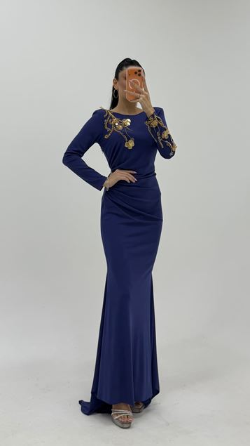 Abito da sera indaco a maniche lunghe con ricami floreali