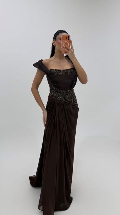 Braunes Dusuk Omuzlu Gefaltet mit Ärmeln Abendkleid