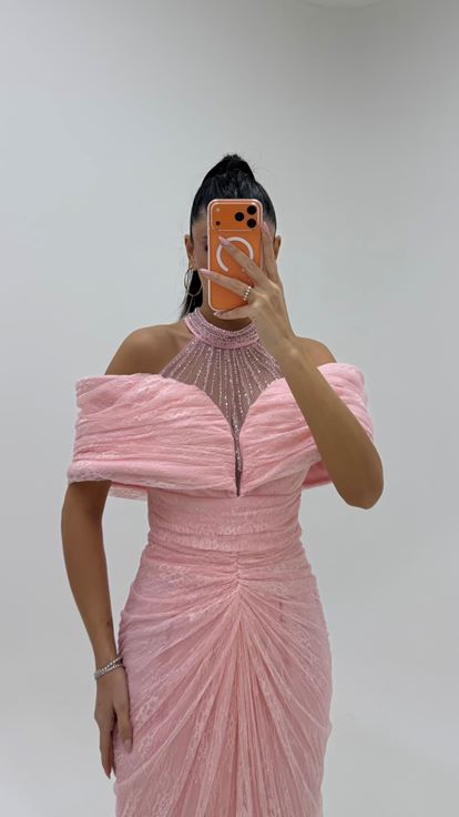 Abito da sera rosa cipria con perline e drappeggi