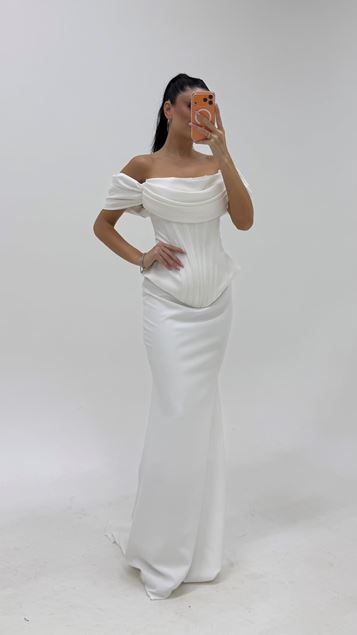 Abito da sera bianco con scollo drappeggiato