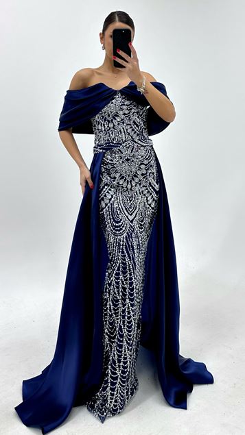 Abito da sera in raso blu navy con paillettes