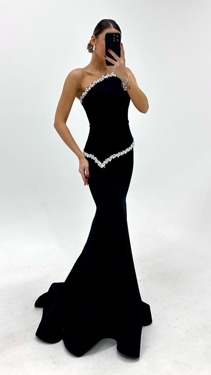 Abito da sera nero a sirena con finiture in pietre di cristallo 