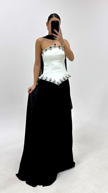 Abito da sera senza spalline con gonna plissettata color osso