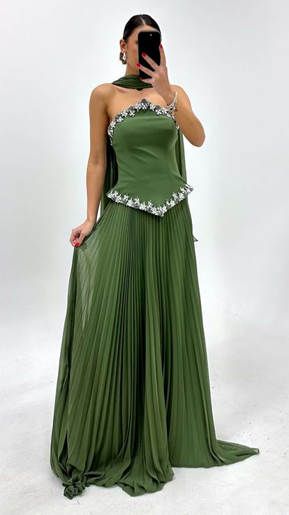 Vestido de noche plisado sin tirantes color caqui