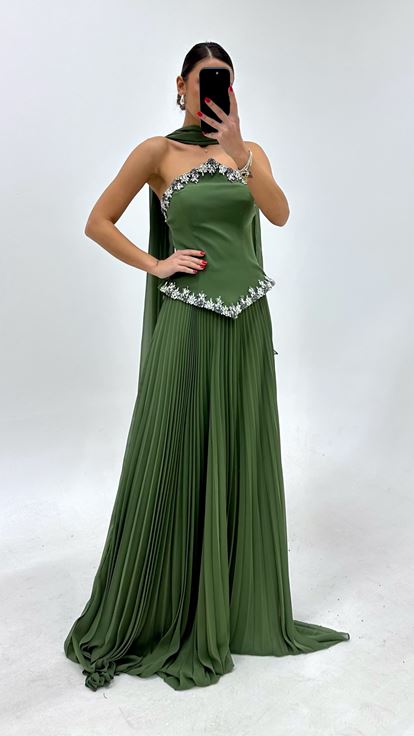 Vestido de noche plisado sin tirantes color caqui