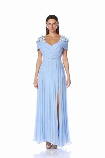 Robe de soirée bleue à épaules dénudées et drapée à fleurs