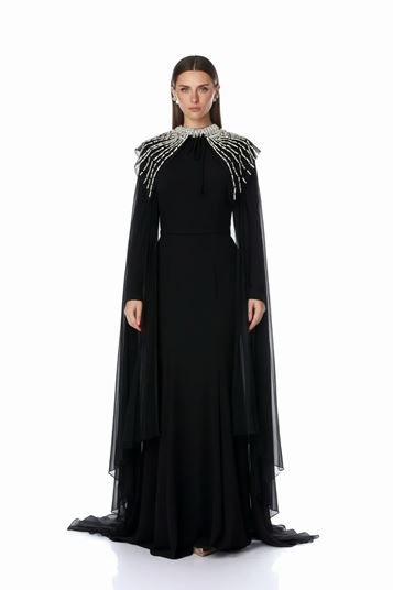 Abito da sera plissettato con colletto nero ricamato