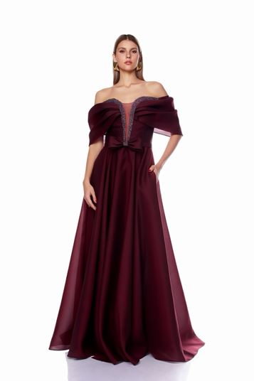 Abito da sera bordeaux lucido con spalline sottili