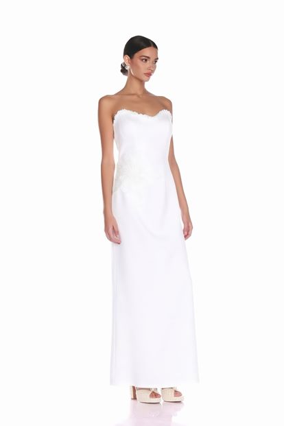 Vestido de noche palabra de honor adornado con estampado de huesos