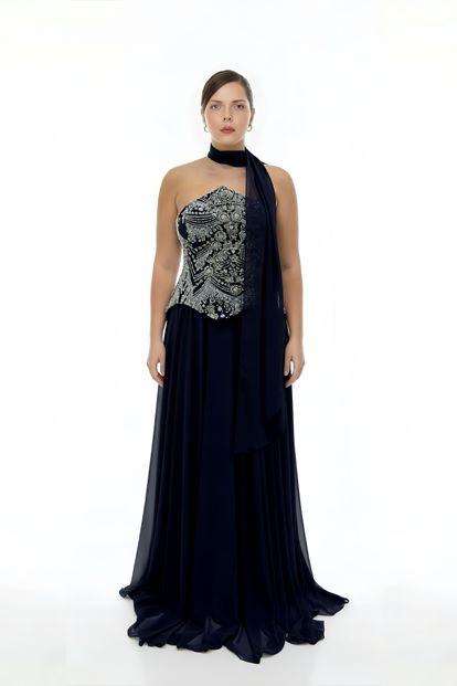 فستان سهرة من الشيفون بدون حمالات، باللونين الأزرق الداكن والأبيض، مزين باللؤلؤ، بمقاسات كبيرة