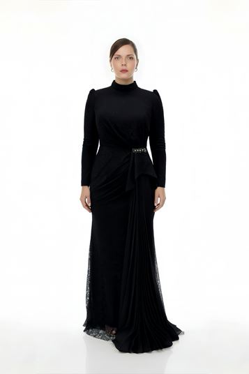 Abendkleid in großen Größen mit Falten und Spitzenverzierungen