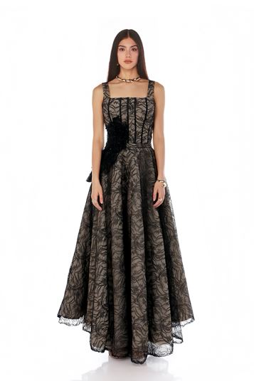 فستان سهرة أسود مطرز بالورود، ذو حمالات رفيعة