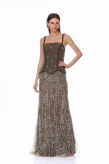 فستان سهرة شبكي مرصع بالأحجار